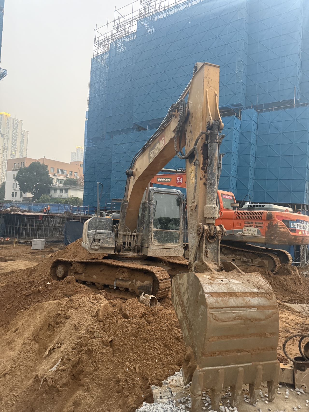 Buy XCMG XE135D Used Excavator / 8