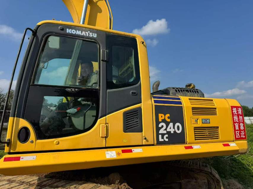 Buy Komatsu PC240LC-8 Used Excavator / 3