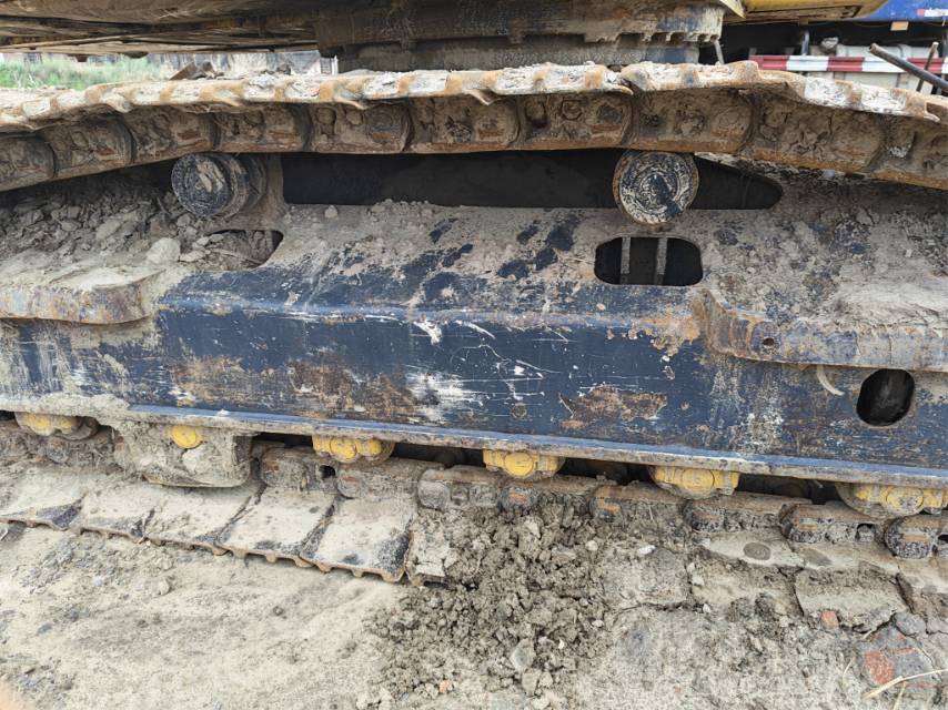 Buy Komatsu PC220-8M0 Used Excavator / 4