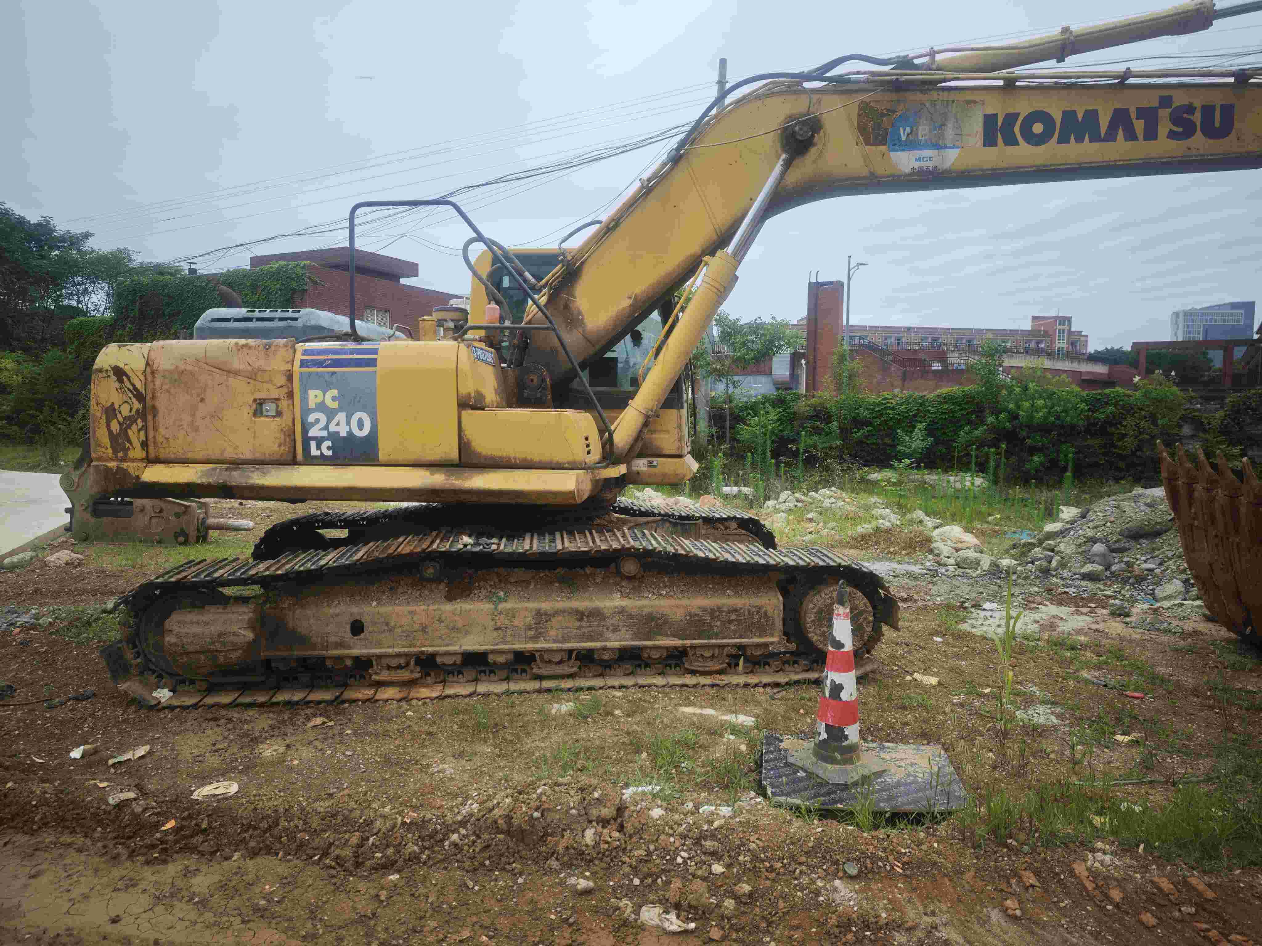 Buy Komatsu PC240-8 Used Excavator / 3