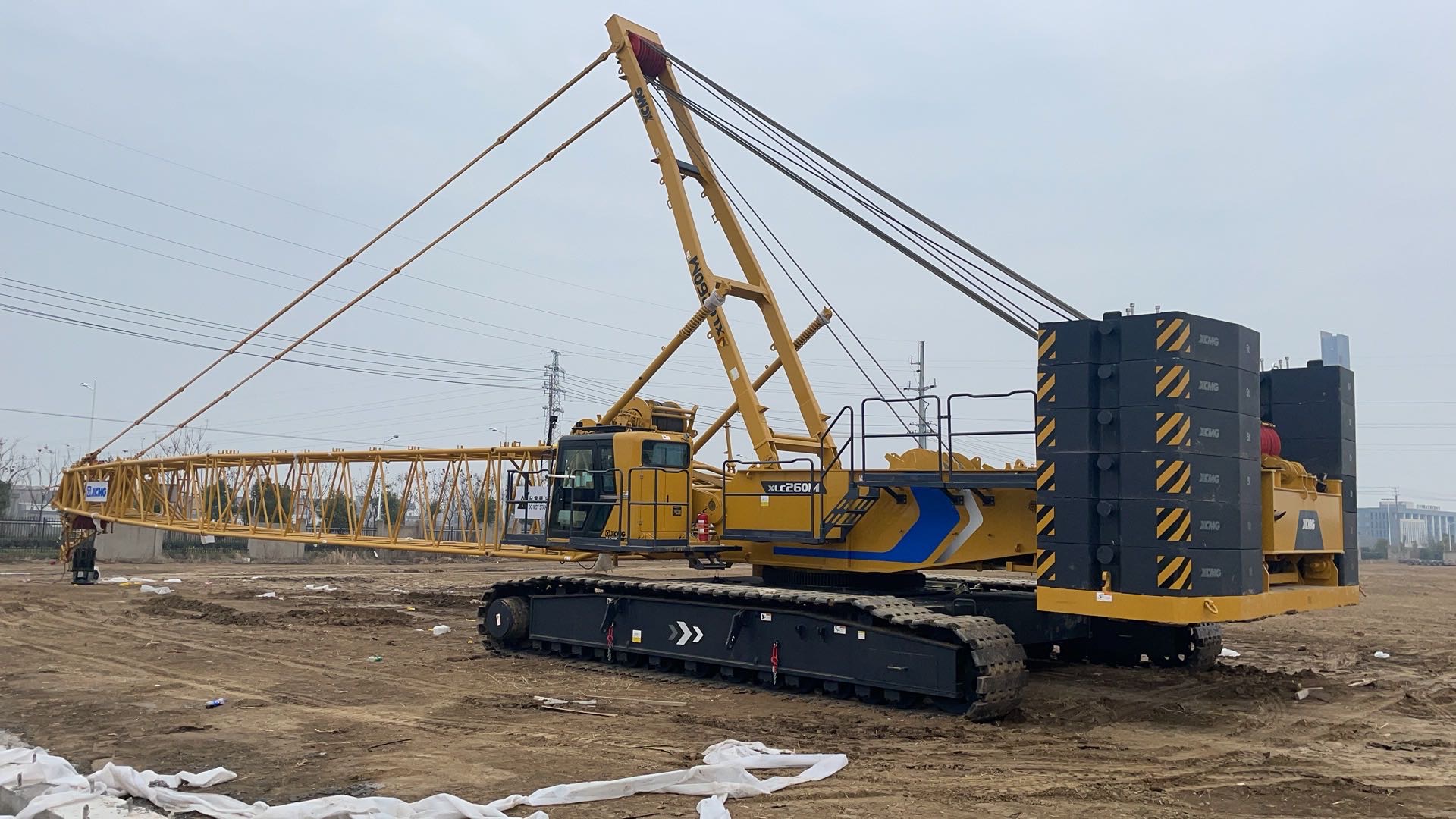 Buy XCMG XLC260 Used Crane / 2