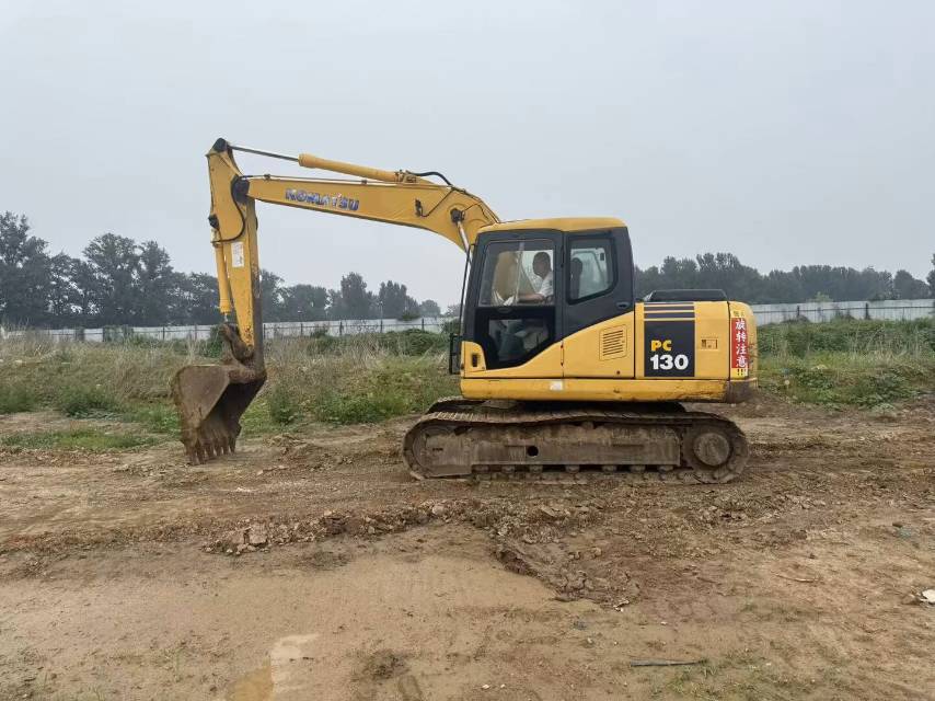 Buy Komatsu PC130-7 Used Excavator / 3