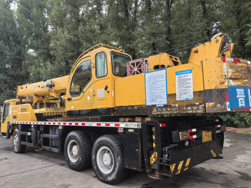 Buy XCMG QY20G Used Crane / 3