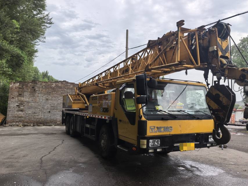 Buy XCMG QY20G Used Crane / 2