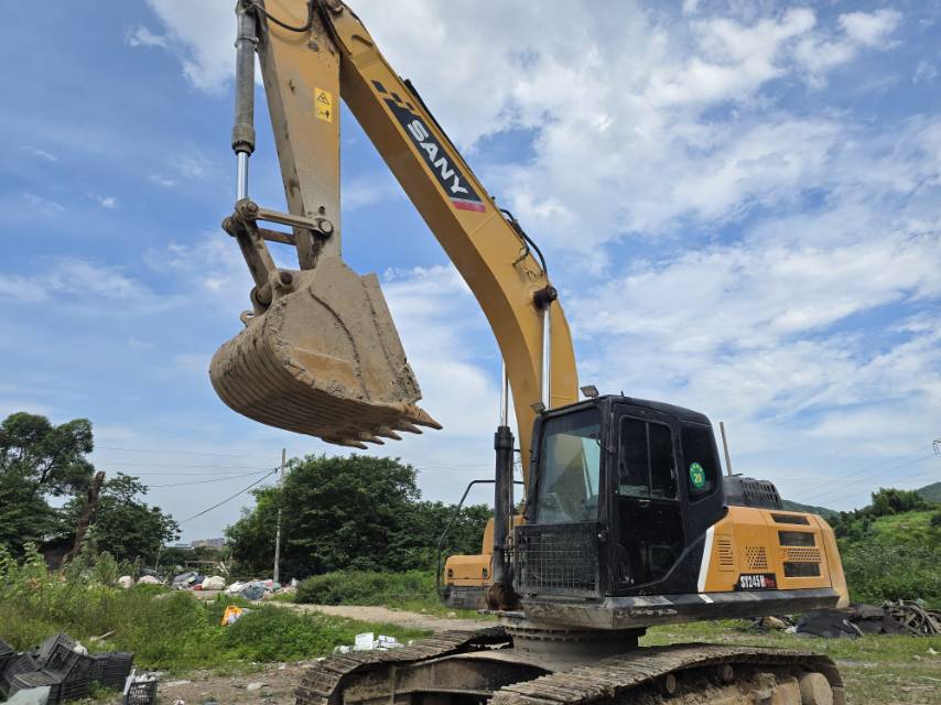 Buy Sany SY245H Used Excavator / 2