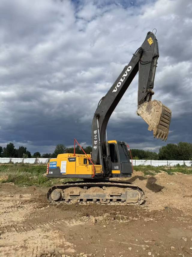 Buy Volvo 210D Used Excavator / 4