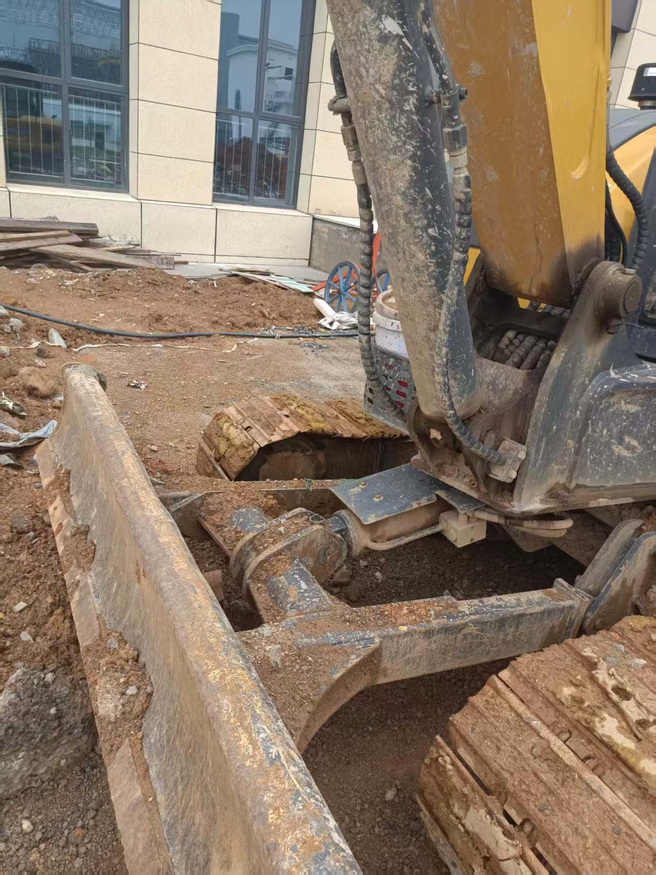 Buy XCMG XE2000E Used Excavator / 7
