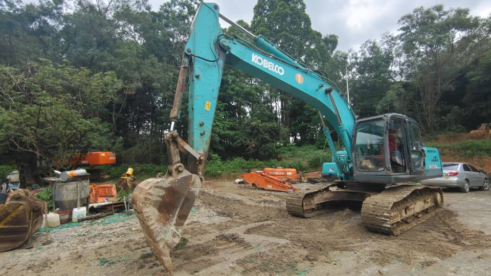 Buy Kobelco SK210LC Used Excavator / 2 Buy Kobelco SK210LC Used Excavator / 2
