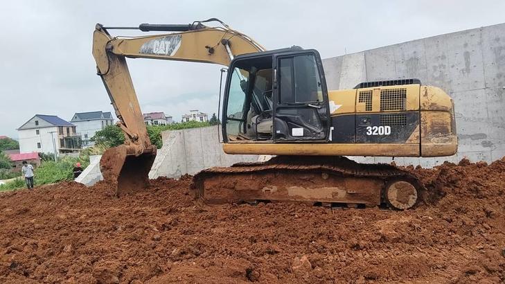 Buy Caterpillar 320C Used Excavator / 1