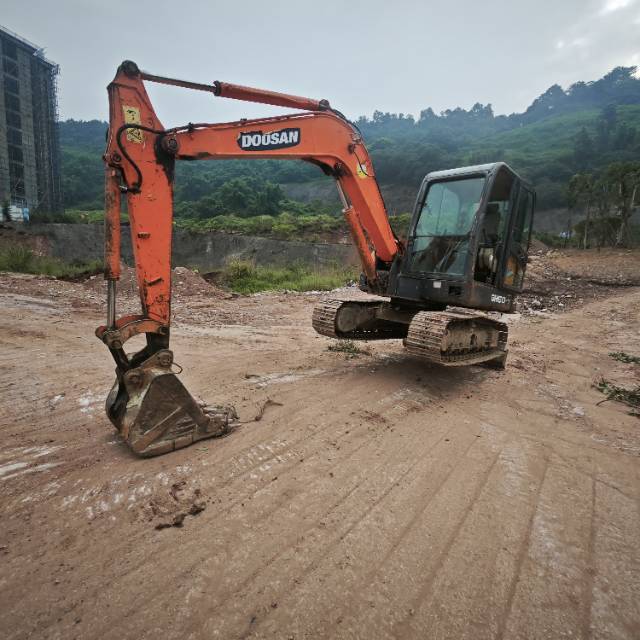 Buy Doosan DH60 Used Excavator / 1