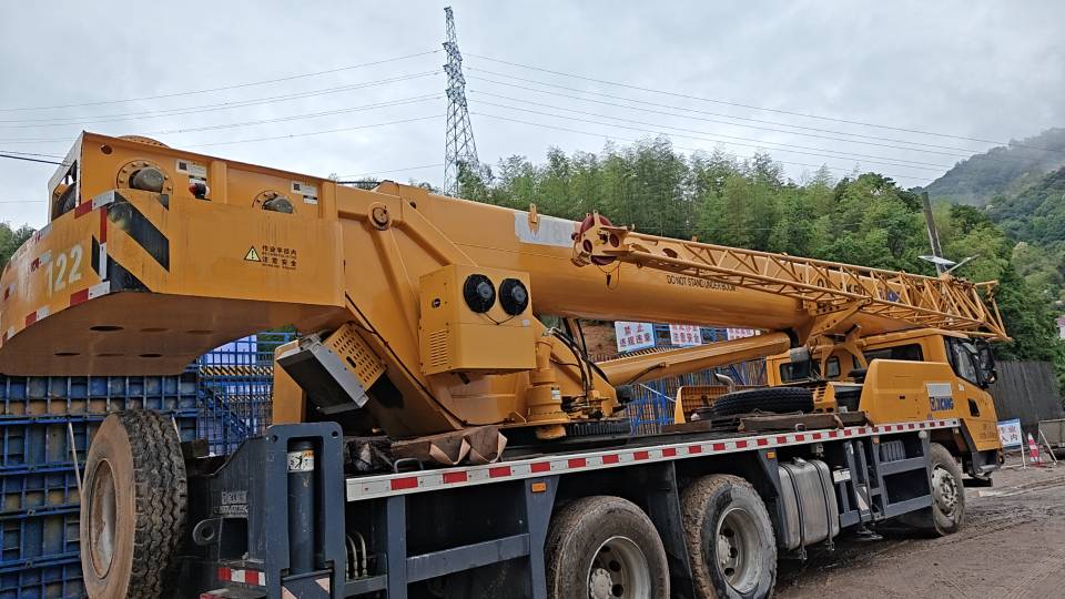Buy XCMG QY25K5D-1 Used Crane / 2