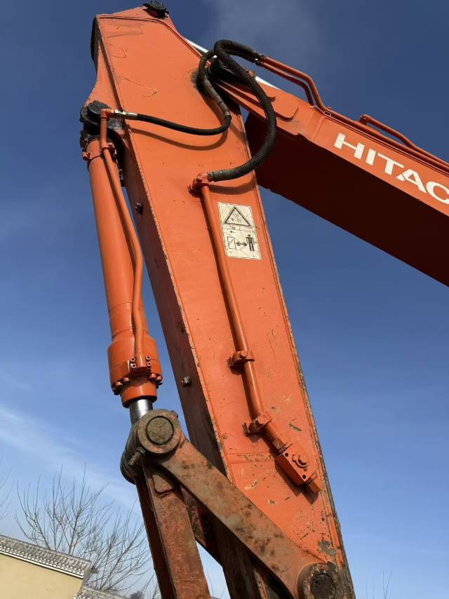 Buy Hitachi EX200-6 Used Excavator / 3