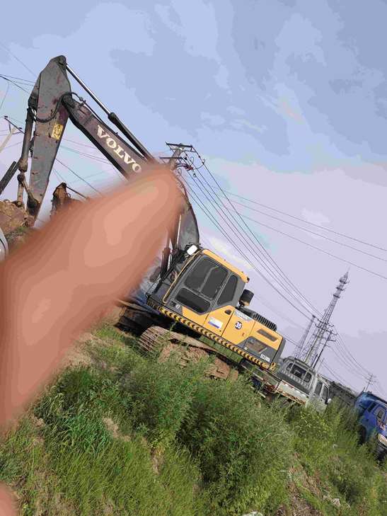 Buy Volvo EC200D Used Excavator / 1