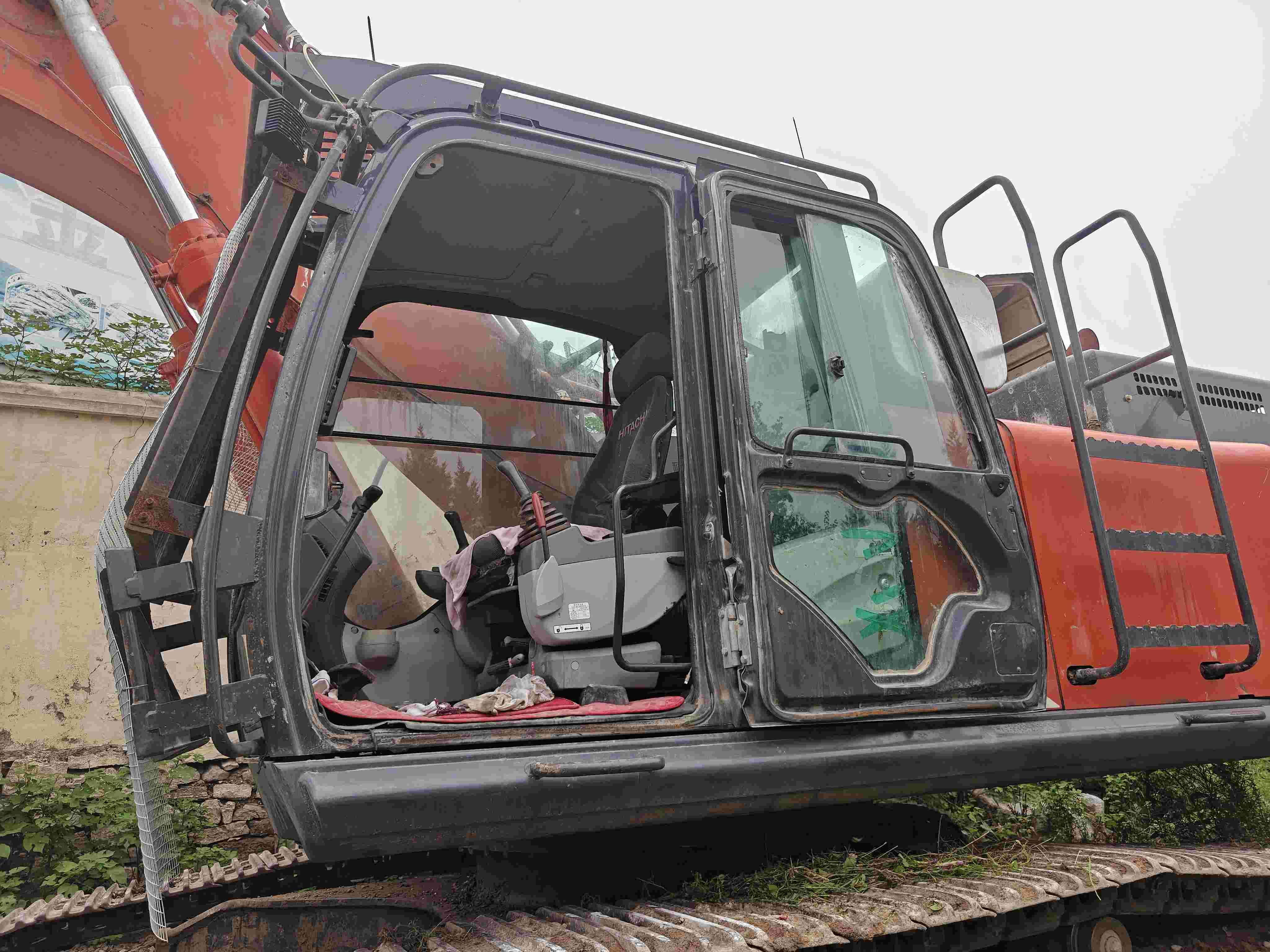 Buy Hitachi ZX490LCH-5A(BE) Used Excavator / 10 Buy Hitachi ZX490LCH-5A(BE) Used Excavator / 10