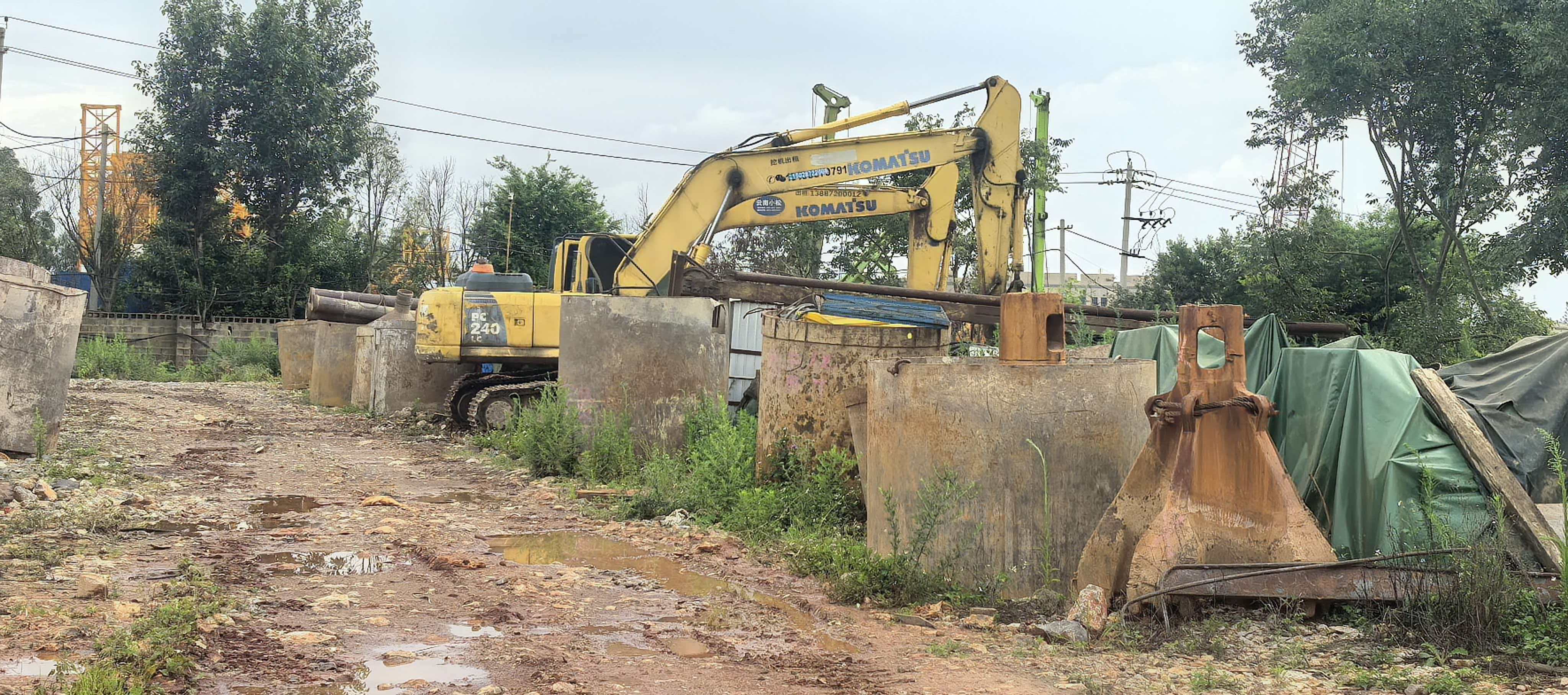 Buy Komatsu PC240-8 Used Excavator / 11