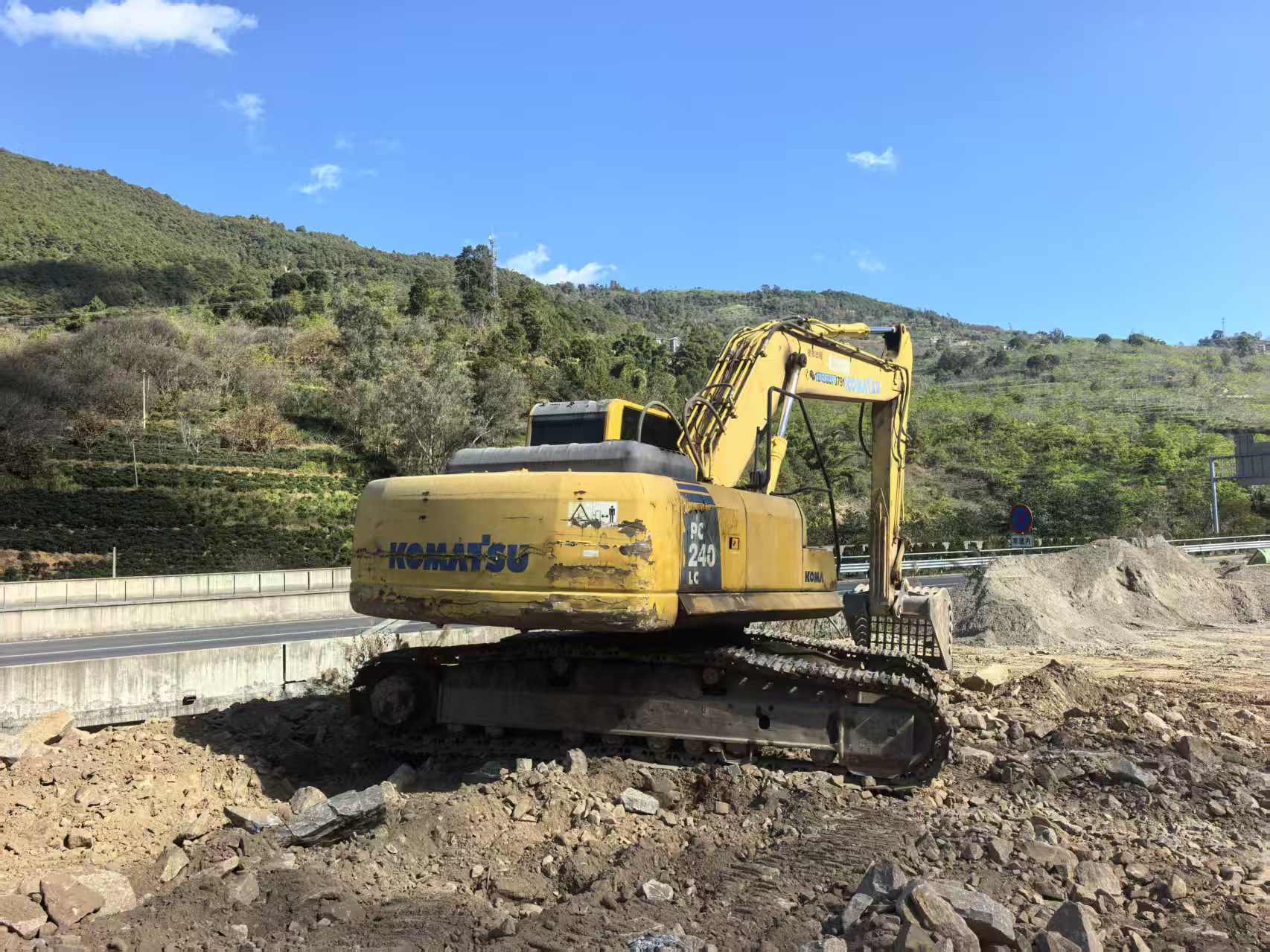 Buy Komatsu PC240-8 Used Excavator / 5