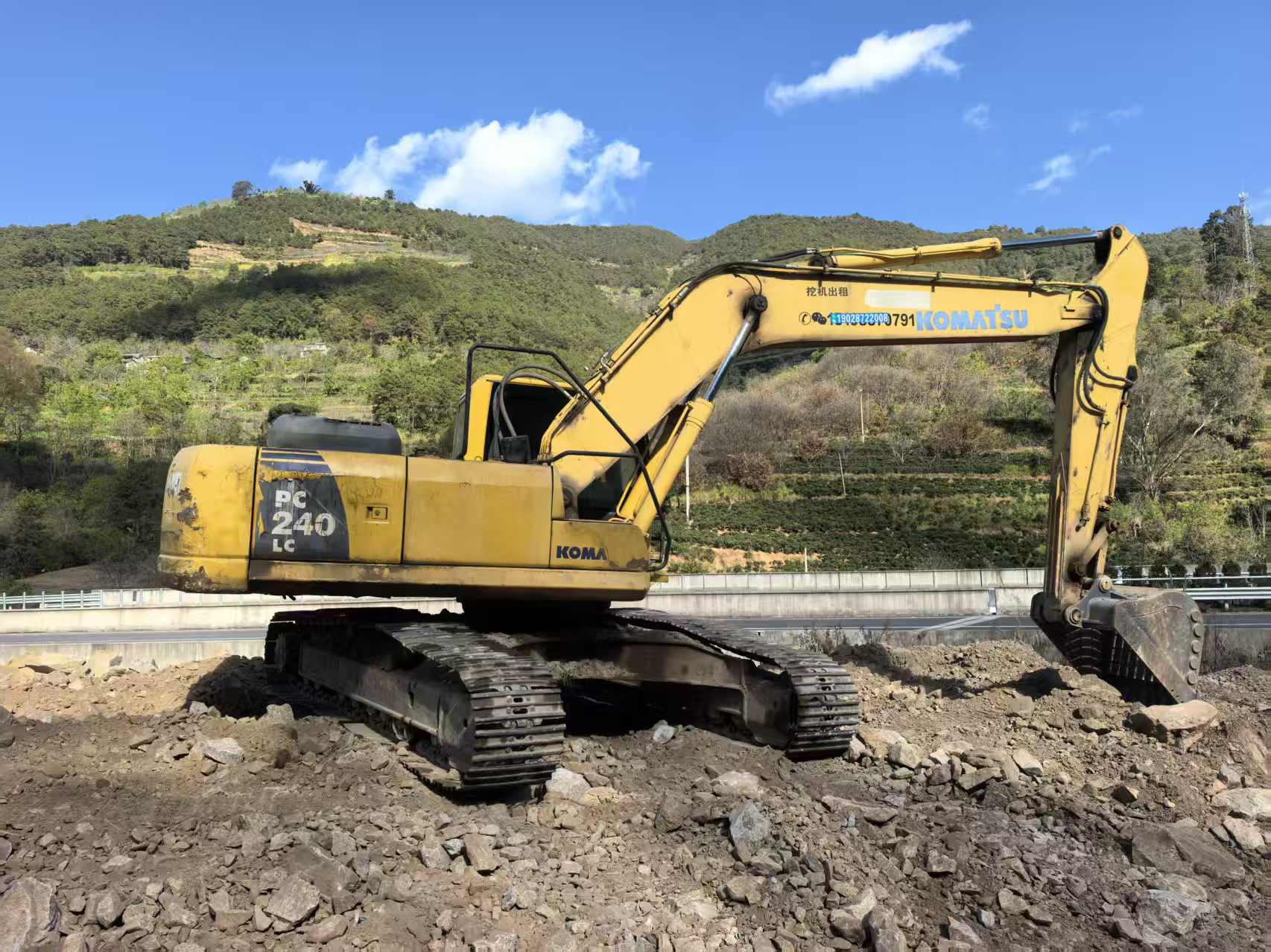 Buy Komatsu PC240-8 Used Excavator / 3