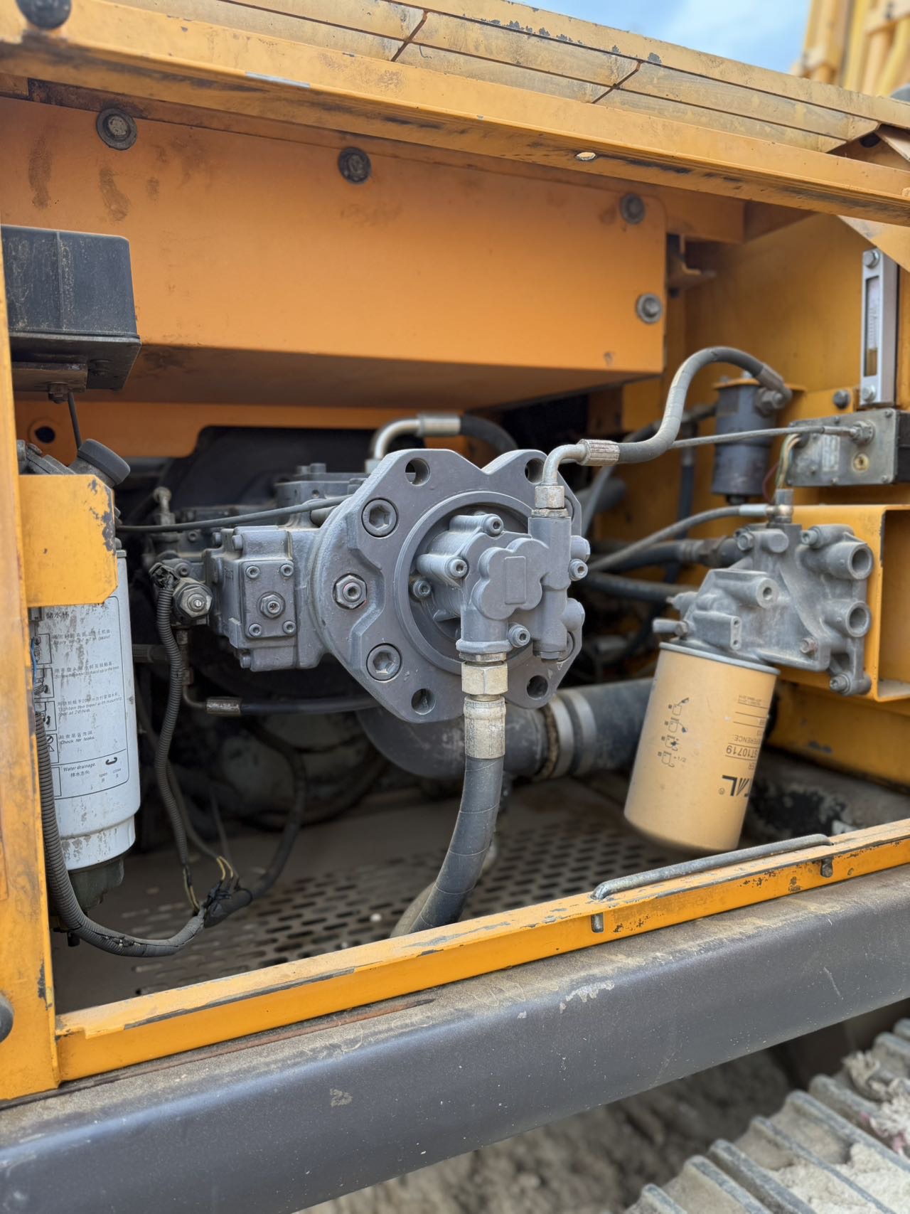 Buy Sany 215C-9 Used Excavator / 8 Buy Sany 215C-9 Used Excavator / 8
