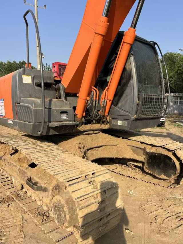 Buy Hitachi EX200-6 Used Excavator / 4 Buy Hitachi EX200-6 Used Excavator / 4