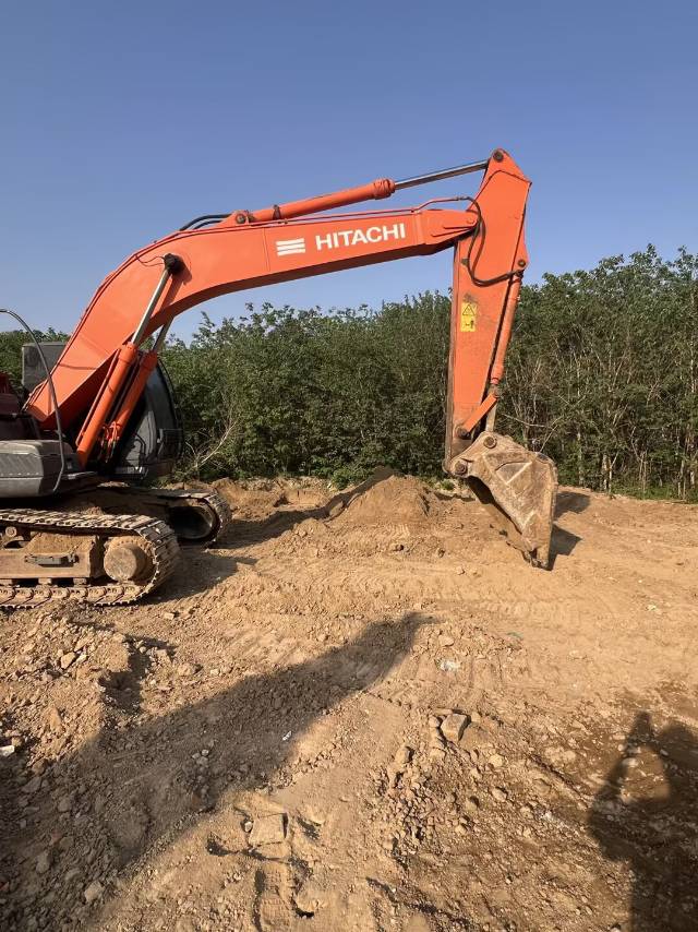 Buy Hitachi EX200-6 Used Excavator / 5 Buy Hitachi EX200-6 Used Excavator / 5