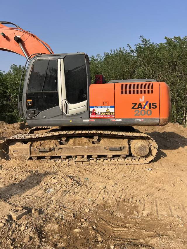 Buy Hitachi EX200-6 Used Excavator / 7 Buy Hitachi EX200-6 Used Excavator / 7
