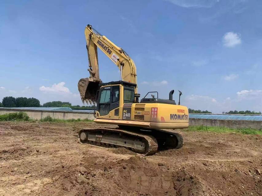 Buy Komatsu PC240LC-8M0 Used Excavator / 2 Buy Komatsu PC240LC-8M0 Used Excavator / 2