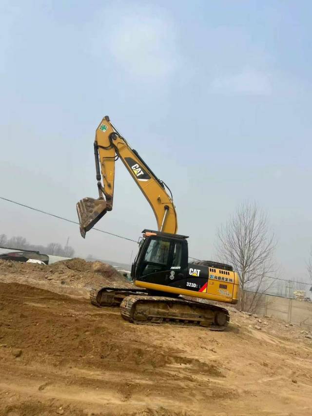 Buy Caterpillar 323D Used Excavator / 2 Buy Caterpillar 323D Used Excavator / 2