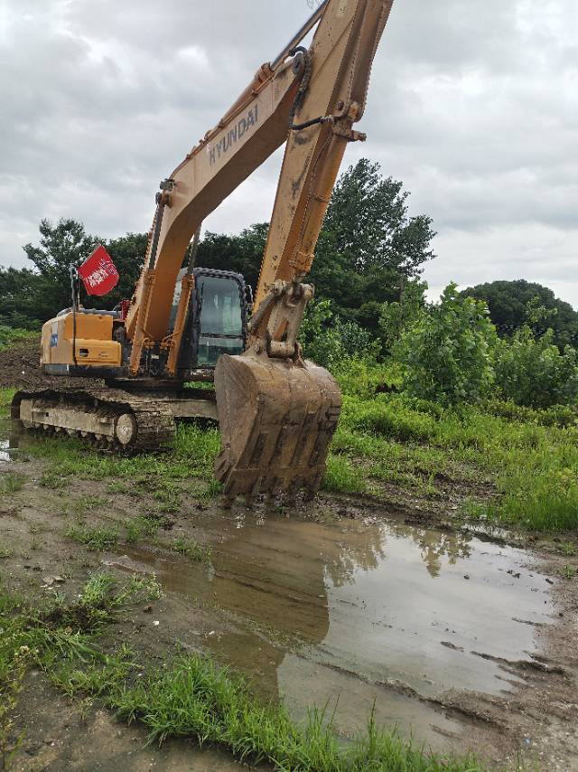 Buy Hyundai 215LC-7 Used Excavator / 3 Buy Hyundai 215LC-7 Used Excavator / 3