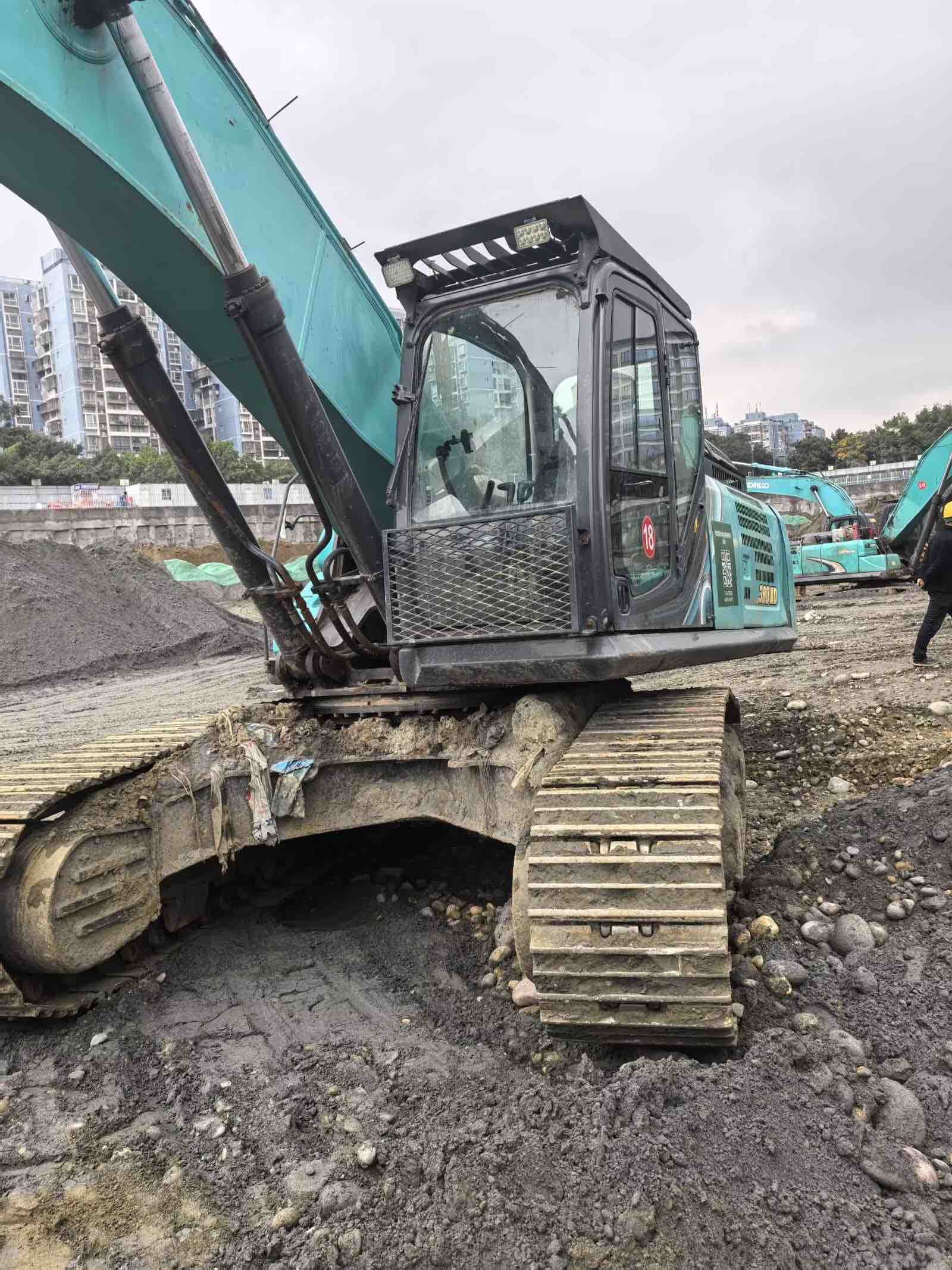 Buy Kobelco 380D-8 Used Excavator / 1