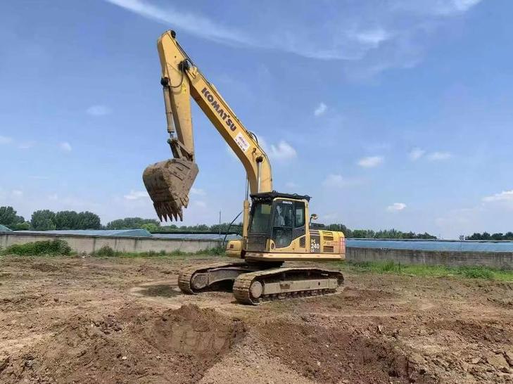 Buy Komatsu PC240-8 Used Excavator / 1