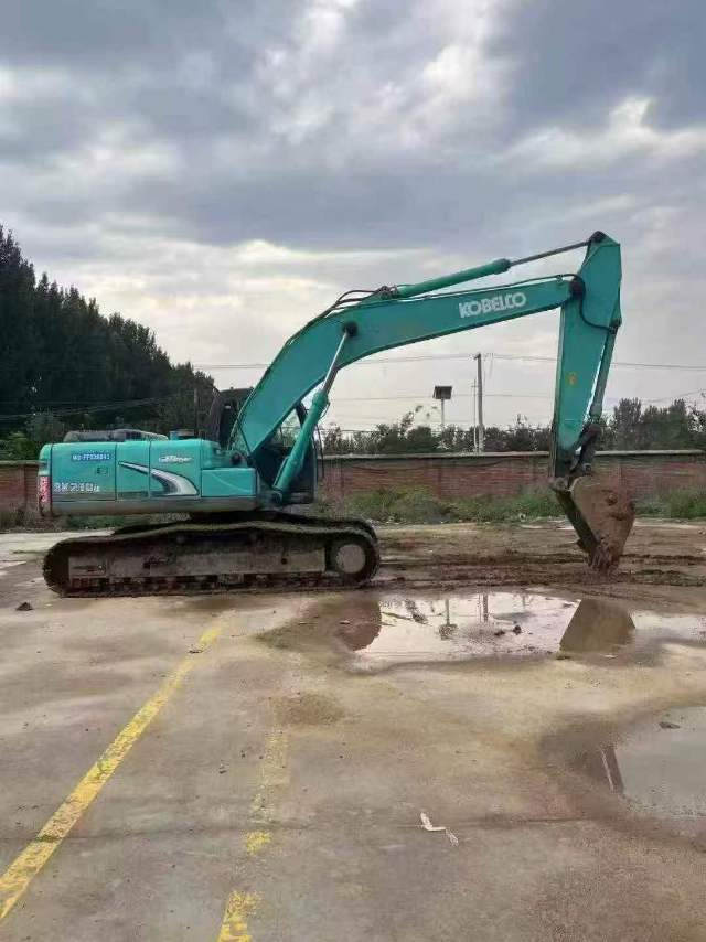 Buy Kobelco SK210 Used Excavator / 4