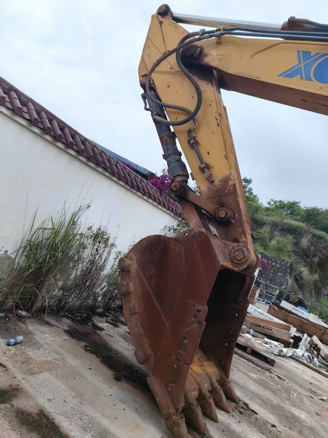 Buy XCMG XE470D Used Excavator / 8
