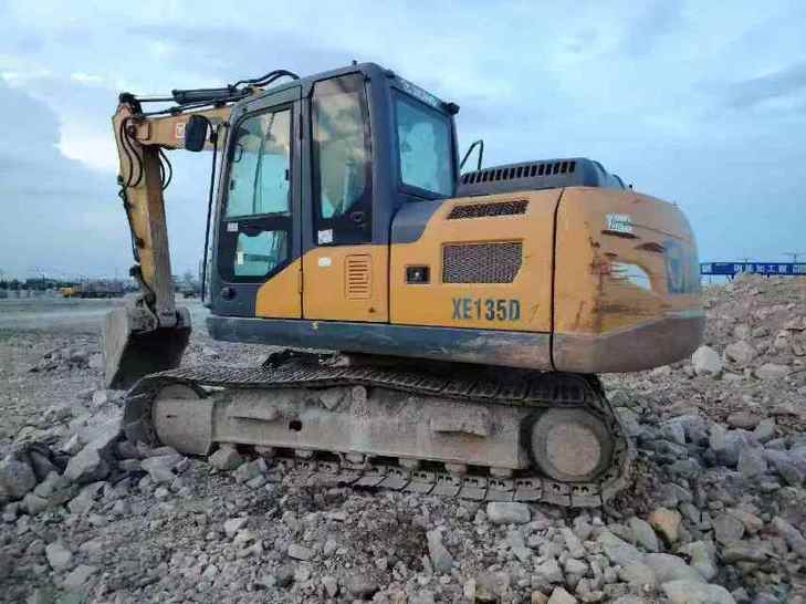 Buy XCMG XE135D Used Excavator / 1
