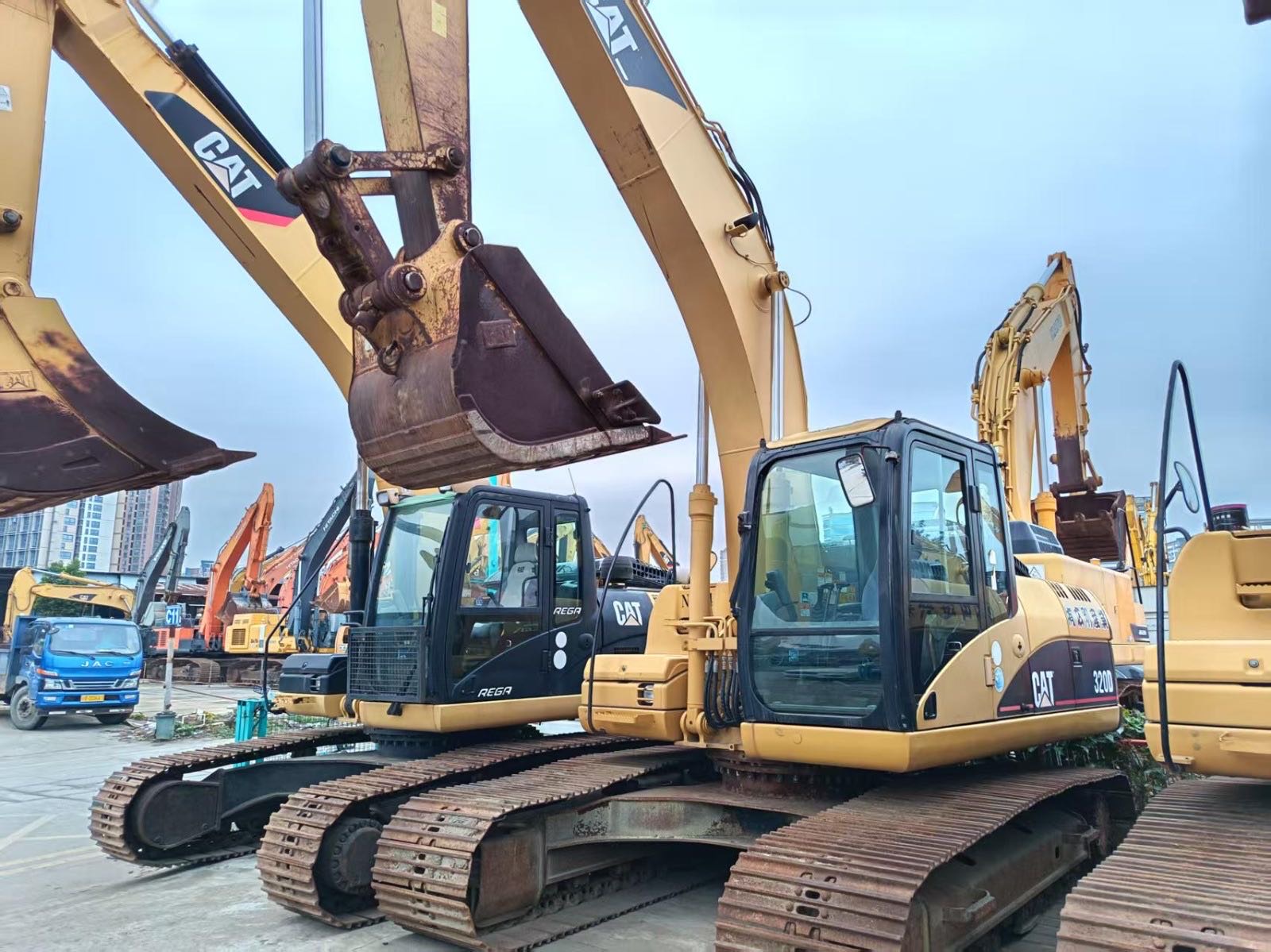 Buy Caterpillar 320d Used Excavator / 1