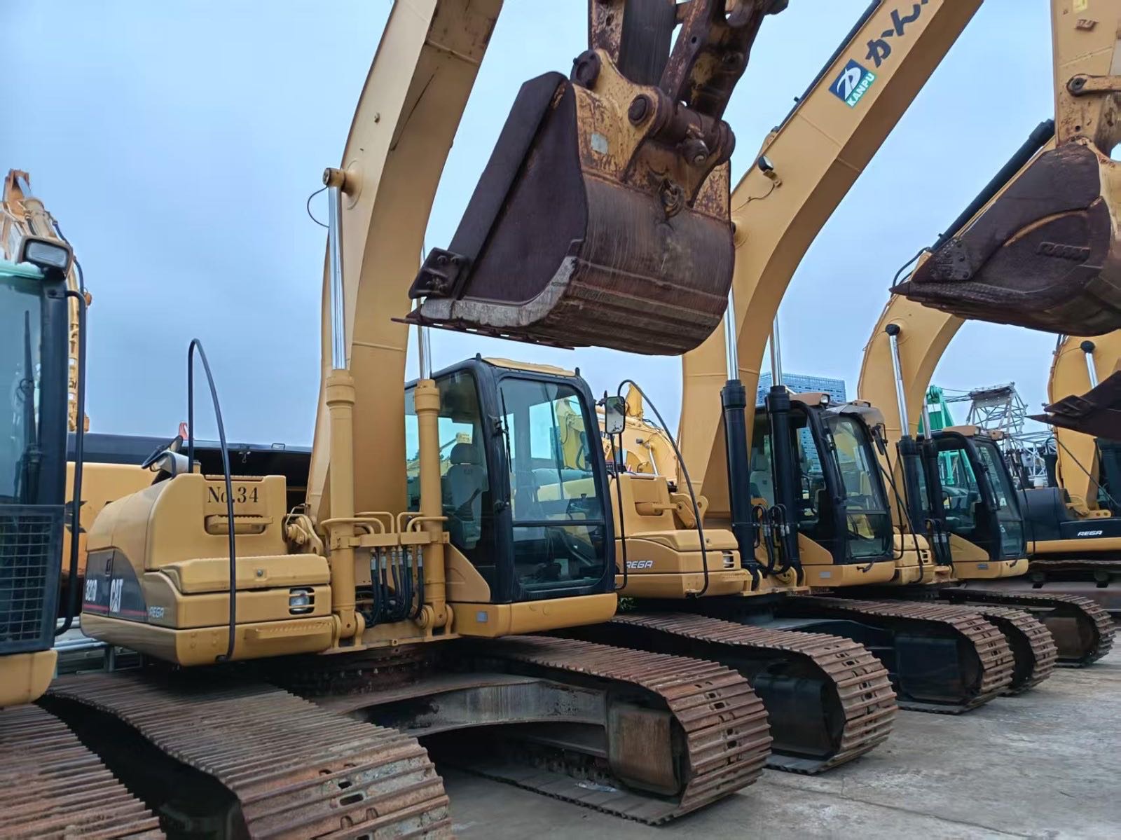 Buy Caterpillar 320d Used Excavator / 2 Buy Caterpillar 320d Used Excavator / 2