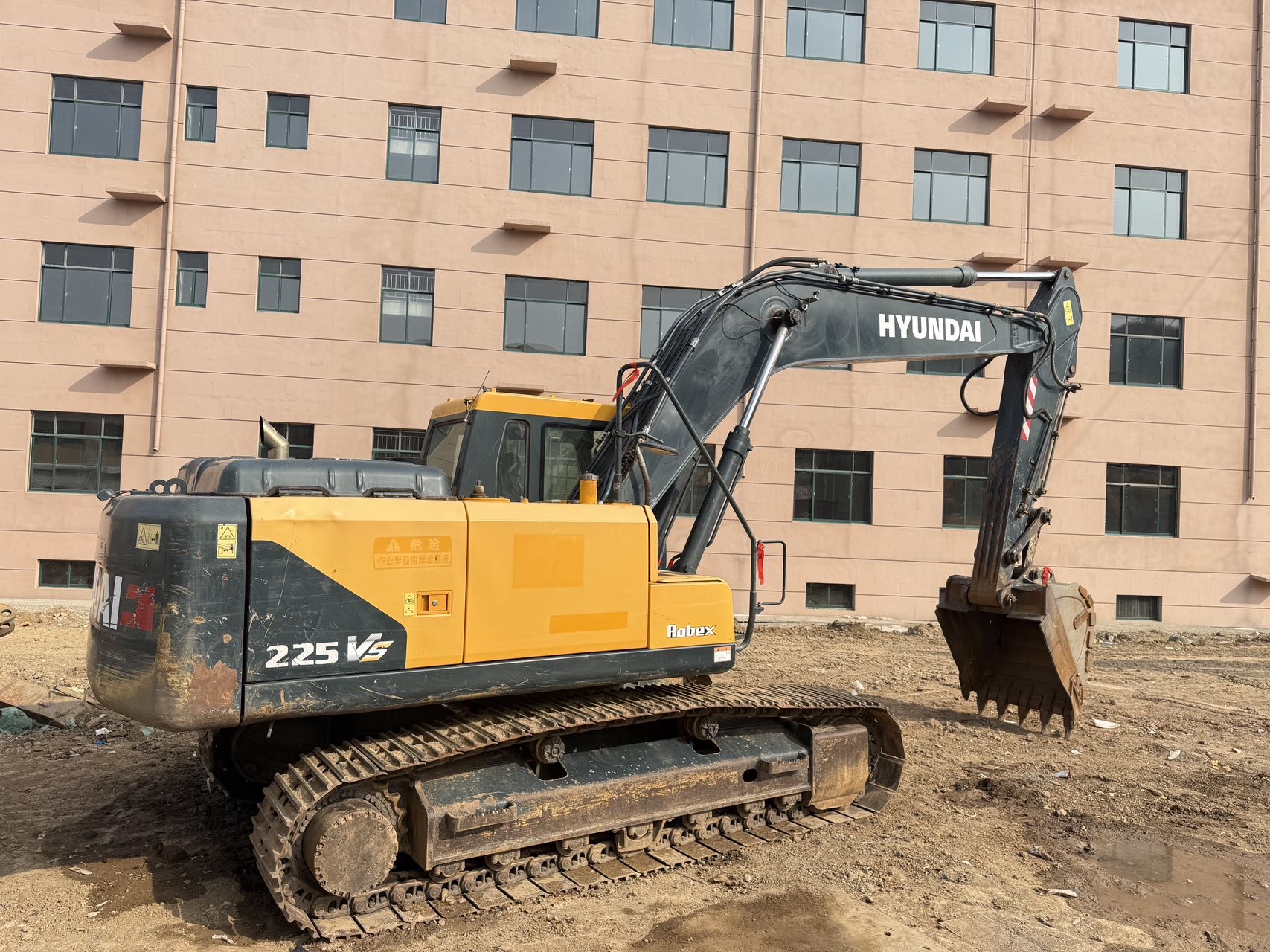 Buy Hyundai 200-5 Used Excavator / 3 Buy Hyundai 200-5 Used Excavator / 3