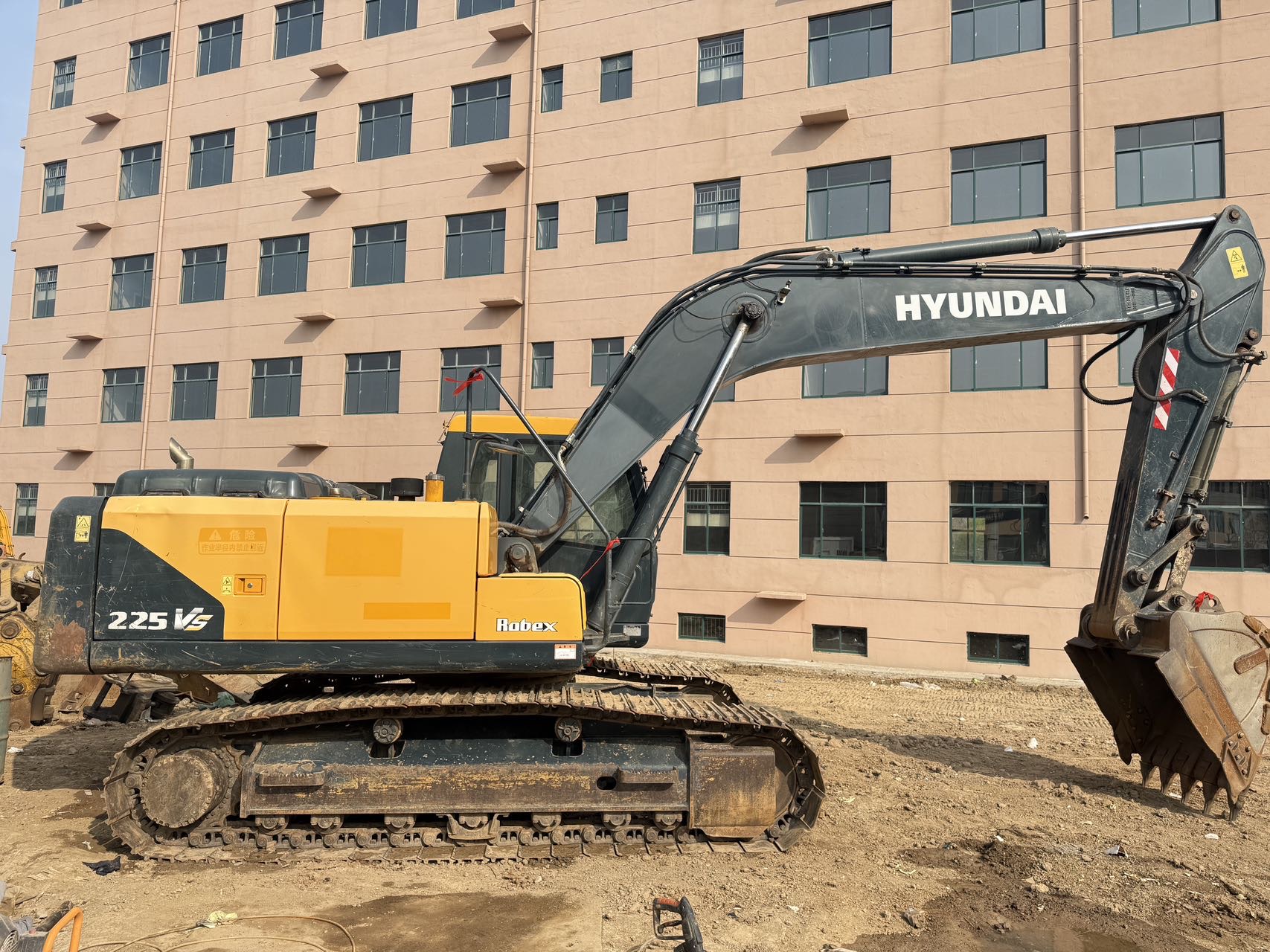 Buy Hyundai 200-5 Used Excavator / 1