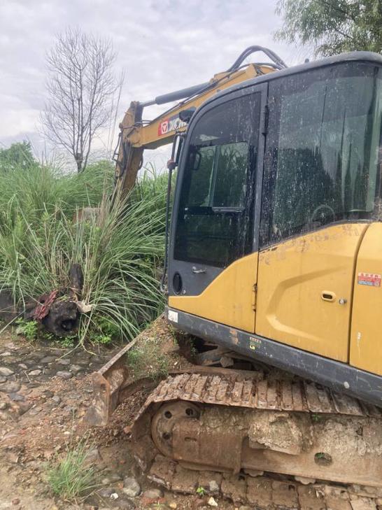 Buy XCMG XE75DA Used Excavator / 1
