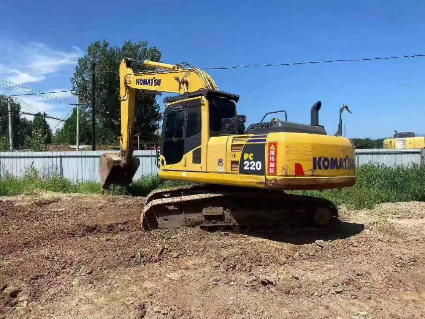 Buy Komatsu PC220-7 Used Excavator / 2 Buy Komatsu PC220-7 Used Excavator / 2