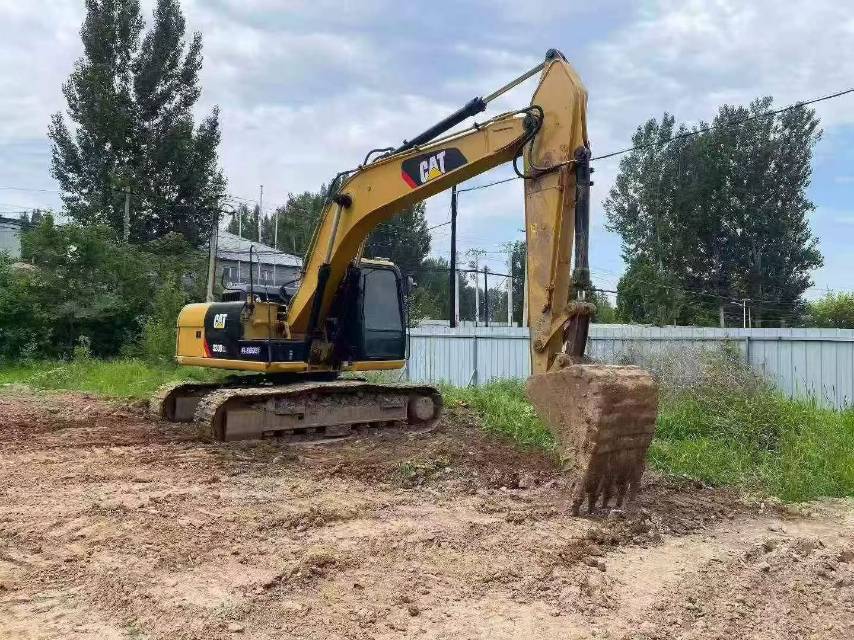 Buy Caterpillar CT18-7BS Used Excavator / 5 Buy Caterpillar CT18-7BS Used Excavator / 5