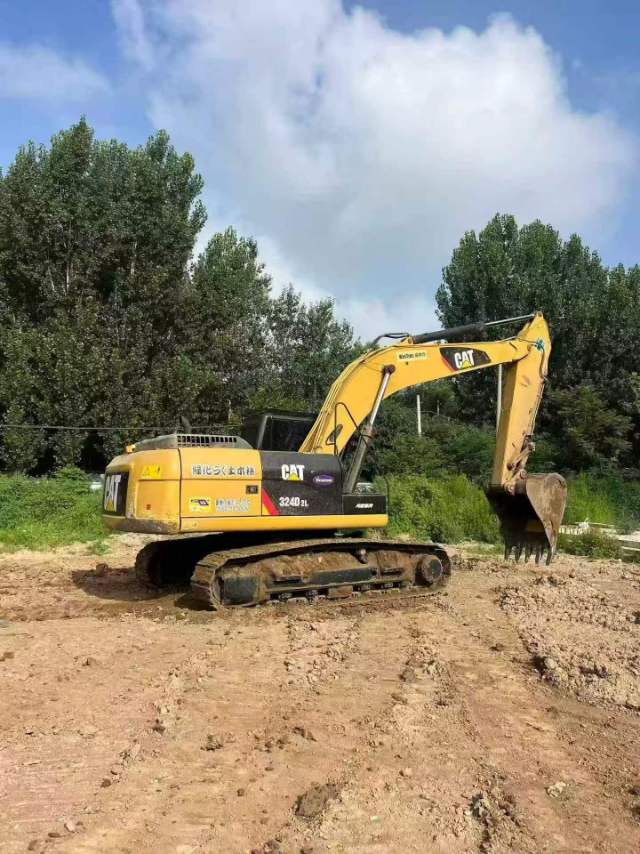 Buy Caterpillar 324DL Used Excavator / 1
