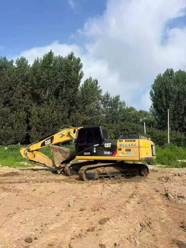 Buy Caterpillar 324DL Used Excavator / 3 Buy Caterpillar 324DL Used Excavator / 3