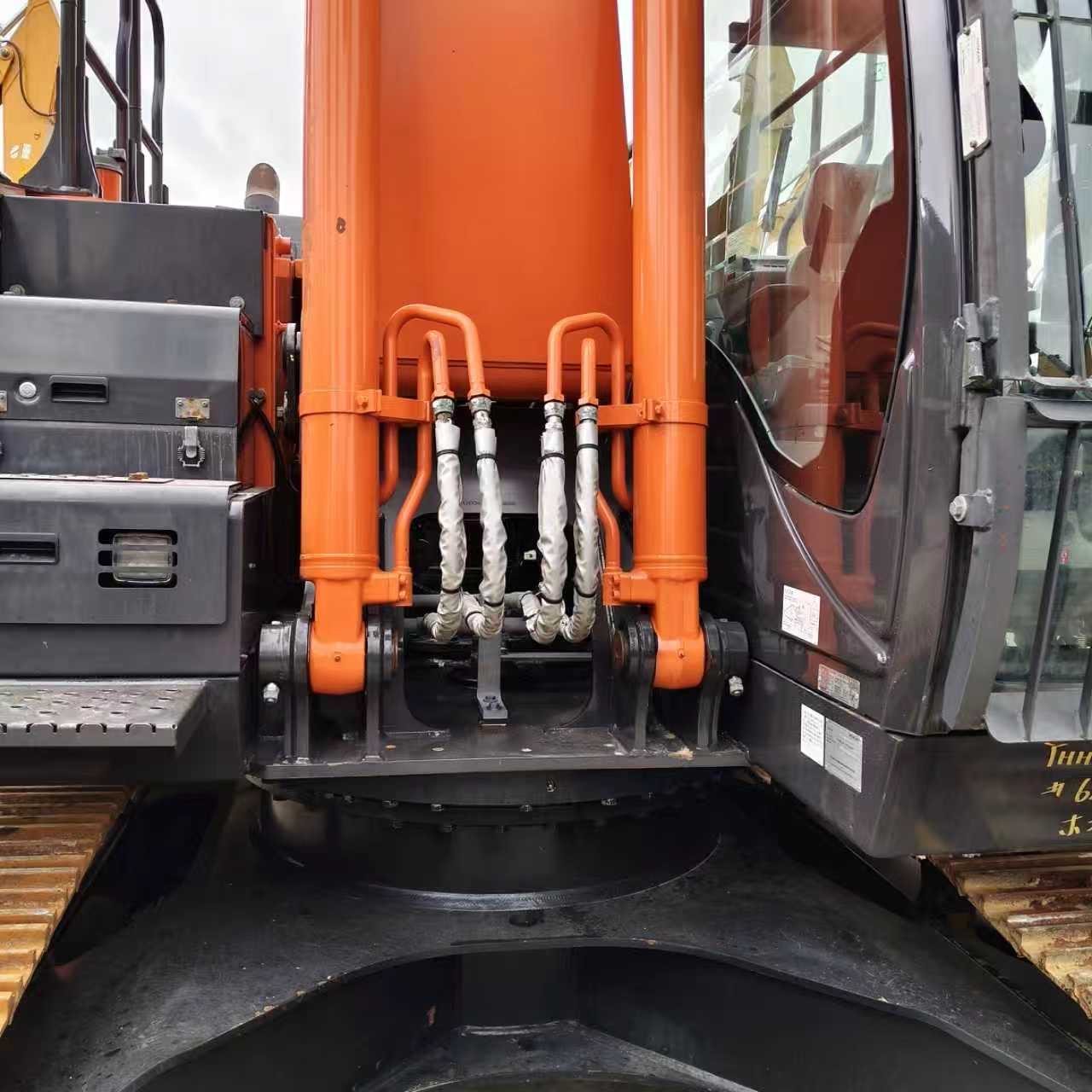 Buy Hitachi ZX210H-5A Used Excavator / 5 Buy Hitachi ZX210H-5A Used Excavator / 5
