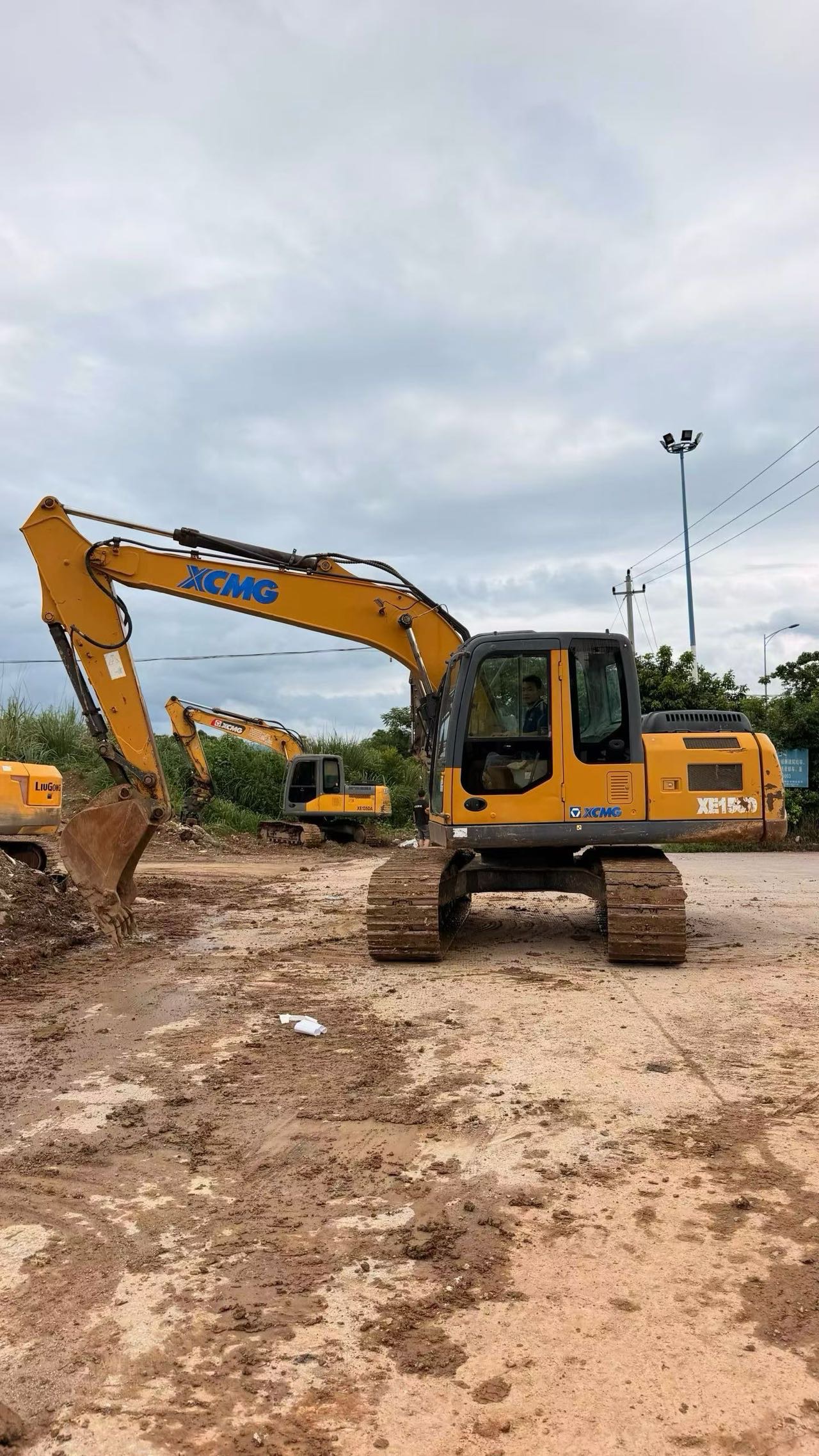 Buy XCMG 150D Used Excavator / 1