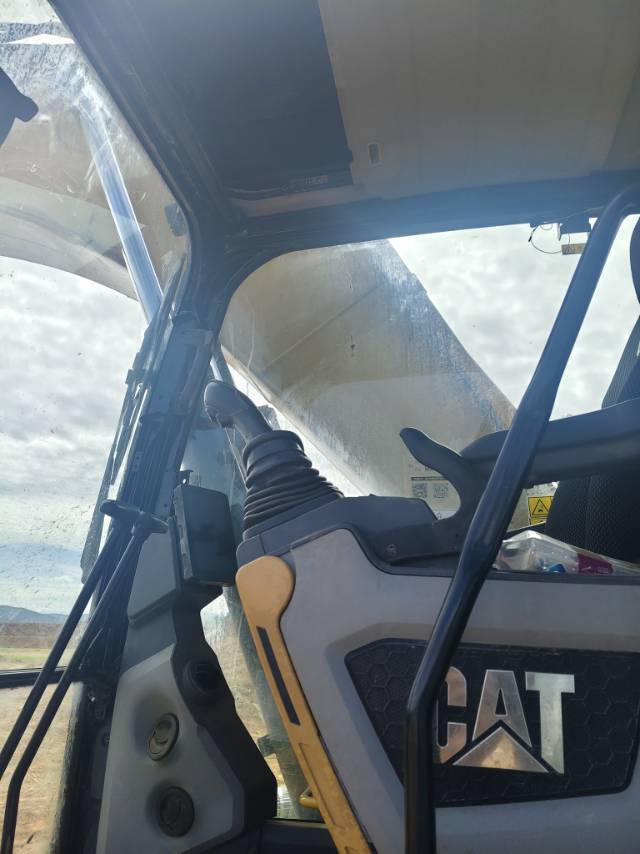 Buy Caterpillar 323 Used Excavator / 4