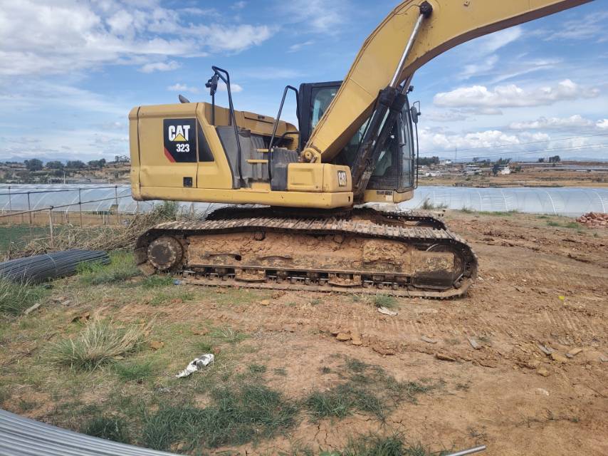 Buy Caterpillar 323 Used Excavator / 8