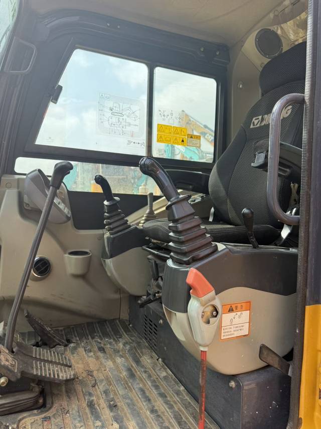 Buy XCMG XE60 Used Excavator / 3