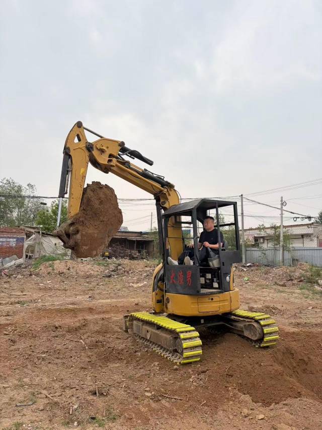 Buy Caterpillar 304 Used Excavator / 2 Buy Caterpillar 304 Used Excavator / 2