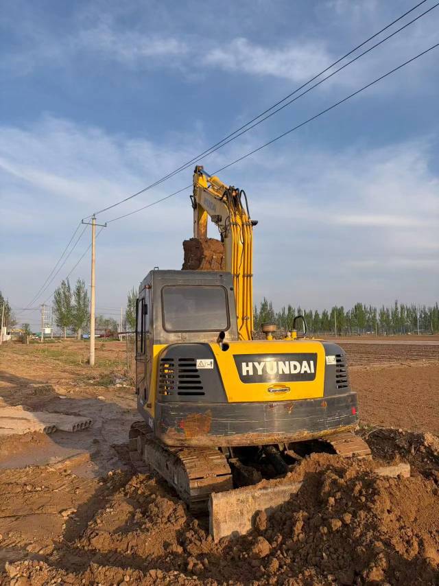 Buy Hyundai R80-7 Used Excavator / 3 Buy Hyundai R80-7 Used Excavator / 3