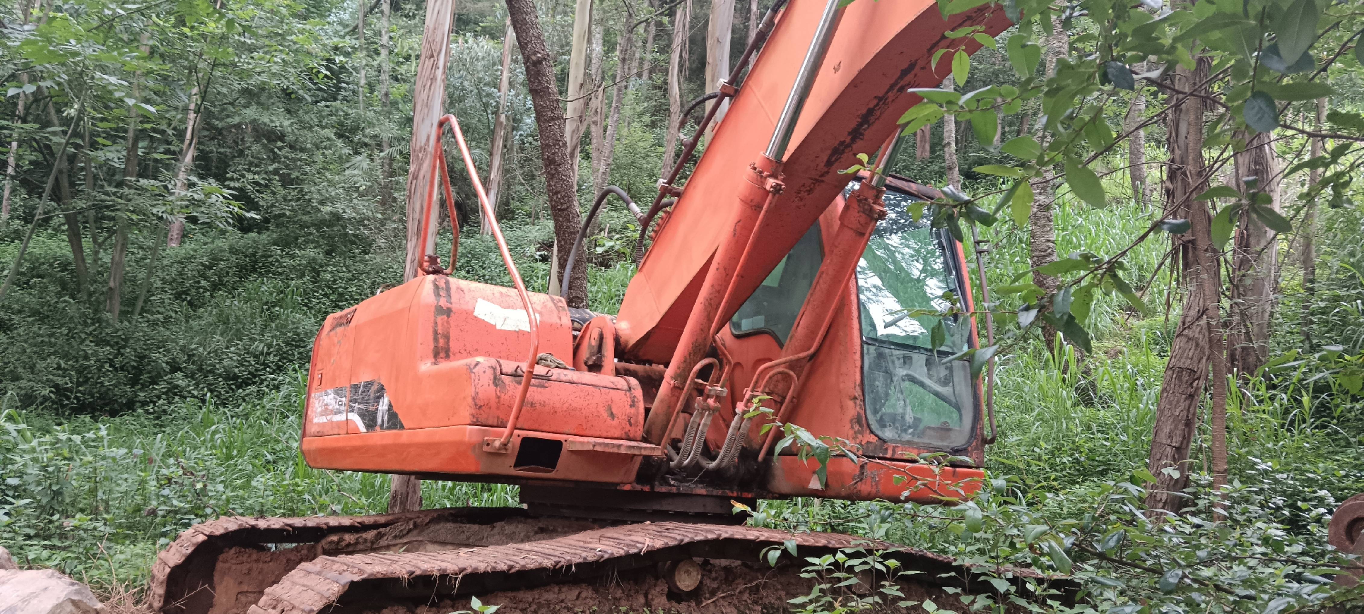 Buy Doosan 220LC-V Used Excavator / 4 Buy Doosan 220LC-V Used Excavator / 4